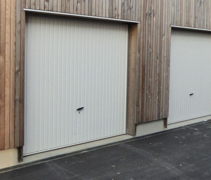 Porte de garage basculante - HDF-Menuiserie à Arras