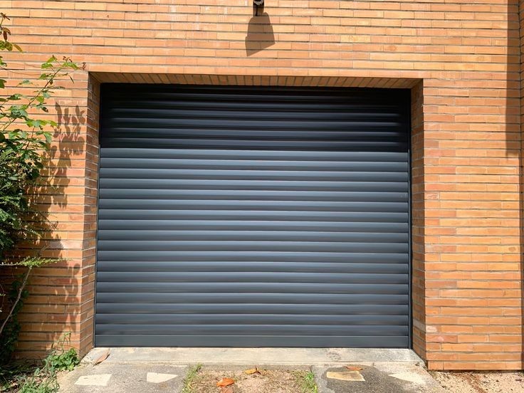 Porte de garage enroulable - HDF-Menuiserie à Arras